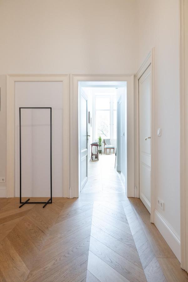 Stunning Apartment In City Center Вена Экстерьер фото