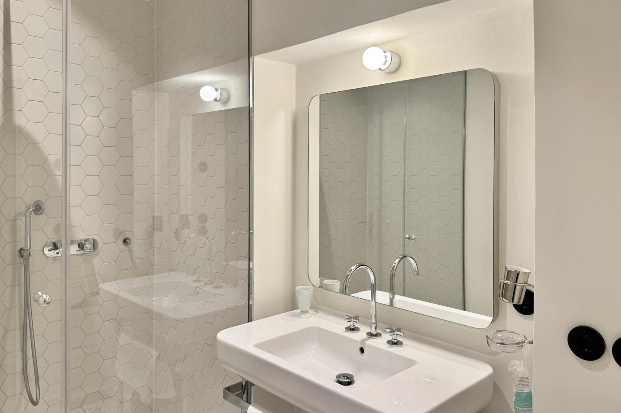 Stunning Apartment In City Center Вена Экстерьер фото