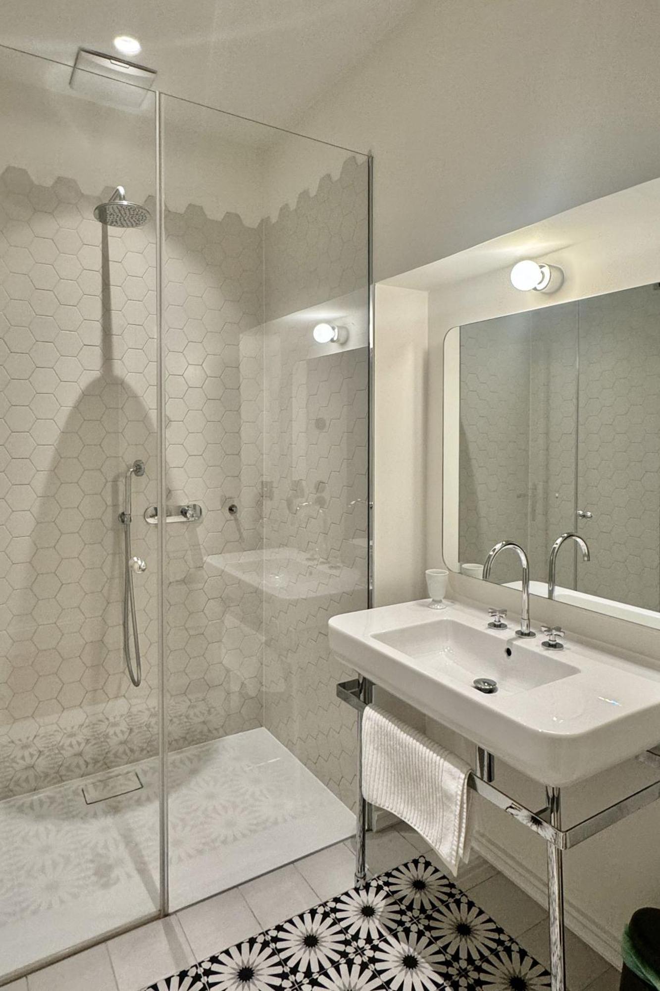 Stunning Apartment In City Center Вена Экстерьер фото